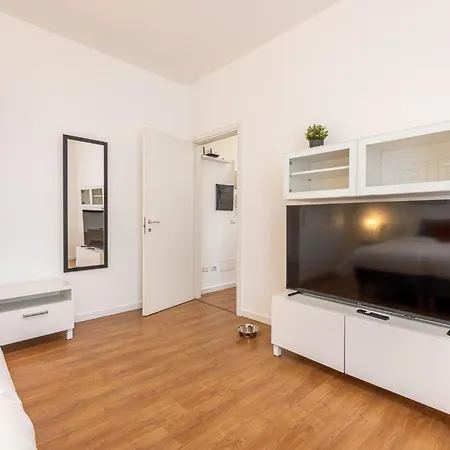 Astralek - Pet&trekking - Free Parking - Vicino Ospedale Manzoni